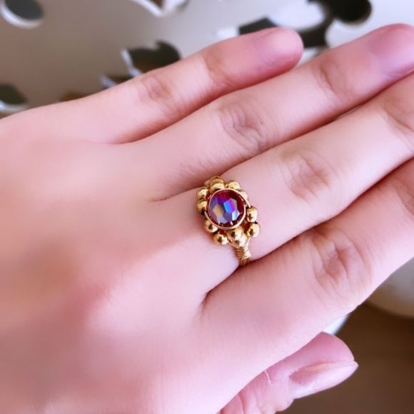💎 Gold Toned Iridescent Gem Ring 💎 - Picture 2 of 6
